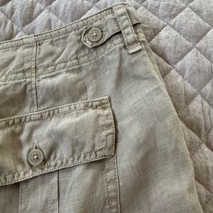 Tommy Bahama size 8 cropped linen, cargo beige pants.
